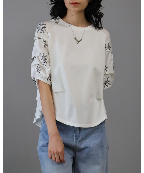 Doumoi(ドゥモエ)の「刺繍ラグランスリーブ プルオーバー(Tシャツ/カットソー・レディース・ブラック/ホワイト・FREE)」の10枚目の写真