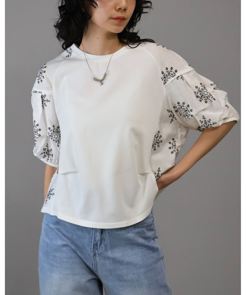 Doumoi(ドゥモエ)の「刺繍ラグランスリーブ プルオーバー(Tシャツ/カットソー・レディース・ブラック/ホワイト・FREE)」の11枚目の写真
