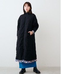 mensha! ガーゼキルティングとヴィンテージ柄のリバーシブルコート(マフラー付き)〈花×ブラック〉