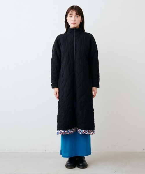 mensha!(メンシャ)の「mensha! ガーゼキルティングとヴィンテージ柄のリバーシブルコート(マフラー付き)〈花×ブラック〉(その他アウター・レディース・ブラック系その他・M/L)」の6枚目の写真