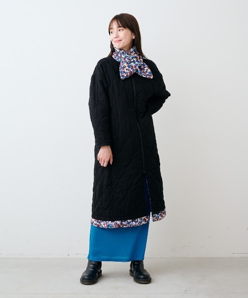 mensha!(メンシャ)の「mensha! ガーゼキルティングとヴィンテージ柄のリバーシブルコート(マフラー付き)〈花×ブラック〉(その他アウター・レディース・ブラック系その他・M/L)」の11枚目の写真