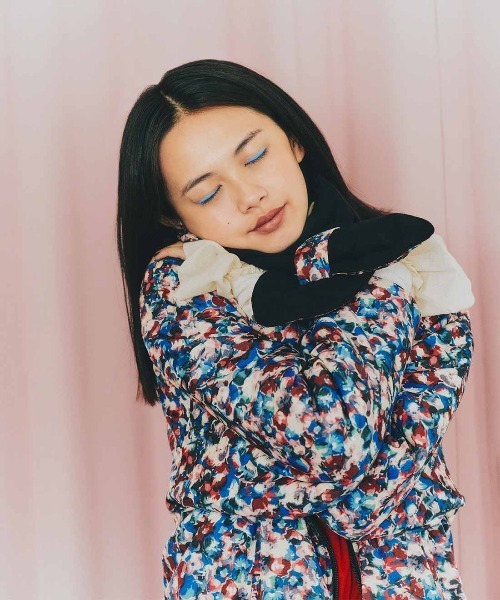 mensha!(メンシャ)の「mensha! ガーゼキルティングとヴィンテージ柄のリバーシブルコート(マフラー付き)〈花×ブラック〉(その他アウター・レディース・ブラック系その他・M/L)」の4枚目の写真