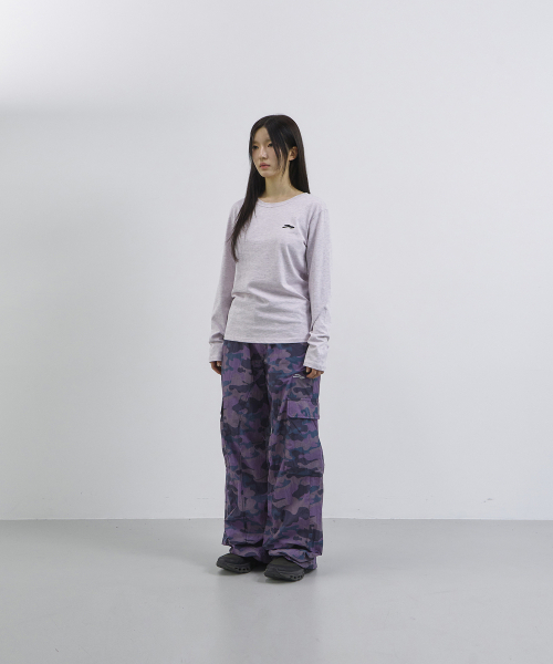 TANSANMAGNESIUM(タンサン マグネシウム)の「ナイロンワイドスタッズカーゴパンツ(カモパープル)(その他パンツ・レディース・その他・1/2)」の4枚目の写真