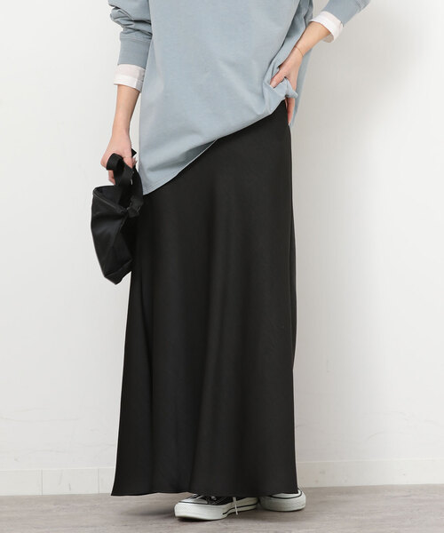 JOURNAL STANDARD relume（ジャーナルスタンダード　レリューム）の「バイアスサテンスカート（スカート・レディース・ブラック/ベージュ・FREE）」の2枚目の写真