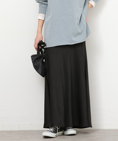 JOURNAL STANDARD relume（ジャーナルスタンダード　レリューム）の「バイアスサテンスカート（スカート・レディース・ブラック/ベージュ・FREE）」の17枚目の写真
