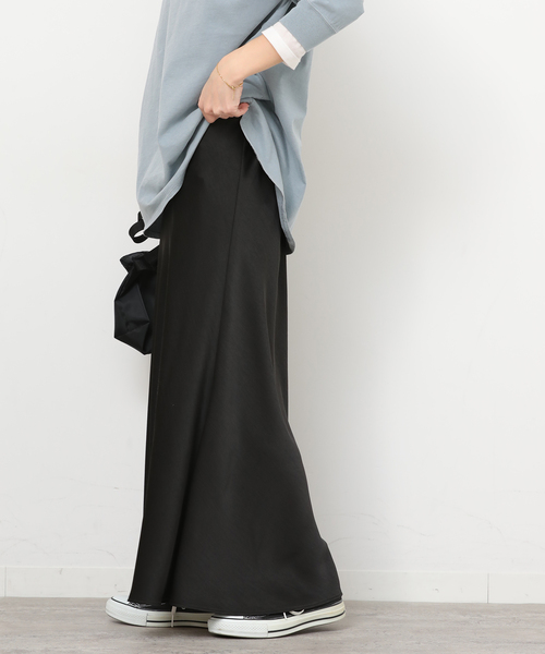 JOURNAL STANDARD relume（ジャーナルスタンダード　レリューム）の「バイアスサテンスカート（スカート・レディース・ブラック/ベージュ・FREE）」の19枚目の写真