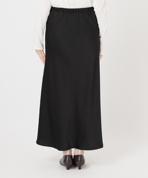 JOURNAL STANDARD relume（ジャーナルスタンダード　レリューム）の「バイアスサテンスカート（スカート・レディース・ブラック/ベージュ・FREE）」の5枚目の写真