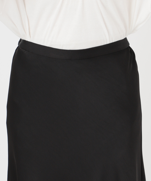JOURNAL STANDARD relume（ジャーナルスタンダード　レリューム）の「バイアスサテンスカート（スカート・レディース・ブラック/ベージュ・FREE）」の7枚目の写真