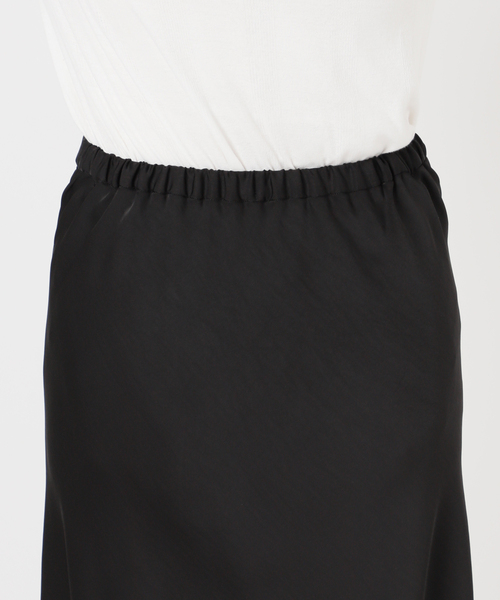 JOURNAL STANDARD relume（ジャーナルスタンダード　レリューム）の「バイアスサテンスカート（スカート・レディース・ブラック/ベージュ・FREE）」の8枚目の写真