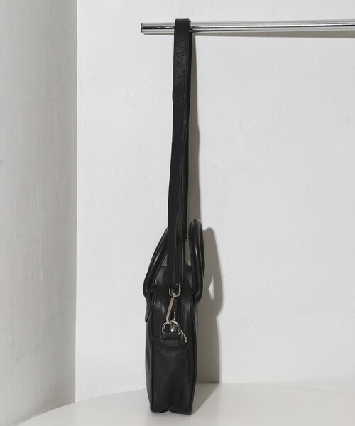 Firsthand（ファーストハンド）の「Firsthand/ファーストハンド Leather Handle Mini Shoulder Bag / レザー ハンドル ミニショルダー / 牛革 / 撥水レザー（ショルダーバッグ・メンズ・ブラック・ONE SIZE）」の3枚目の写真