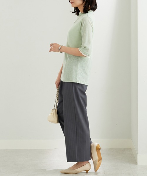 BELLUNA PLUS(ベルーナ)の「シアー素材重ね着風フリル衿プルオーバー(Tシャツ/カットソー・レディース・ミント/ブラック×グレー/ブルー系/ホワイト×グレー/ピンク系・MEDIUM/LARGE/X-LARGE)」の11枚目の写真