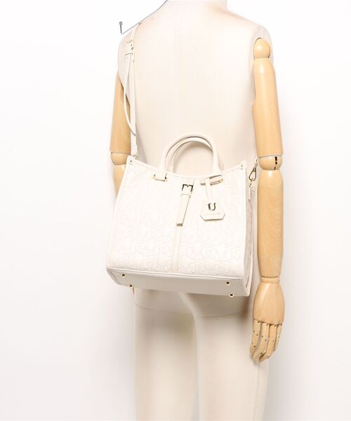 U(ユー)の「Poodmou【プードム】/ジュリアングルトートバッグ/Mサイズ(トートバッグ・レディース・アイボリー/ベージュ系その他・FREE)」の3枚目の写真