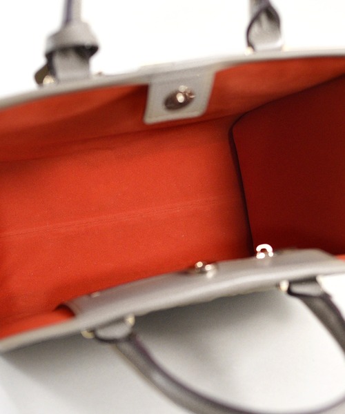 U(ユー)の「Poodmou【プードム】/ジュリアングルトートバッグ/Mサイズ(トートバッグ・レディース・アイボリー/ベージュ系その他・FREE)」の9枚目の写真