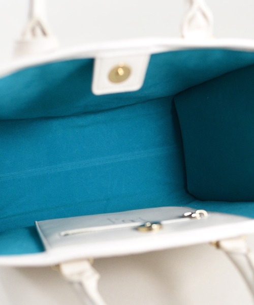 U(ユー)の「Poodmou【プードム】/ジュリアングルトートバッグ/Mサイズ(トートバッグ・レディース・アイボリー/ベージュ系その他・FREE)」の19枚目の写真