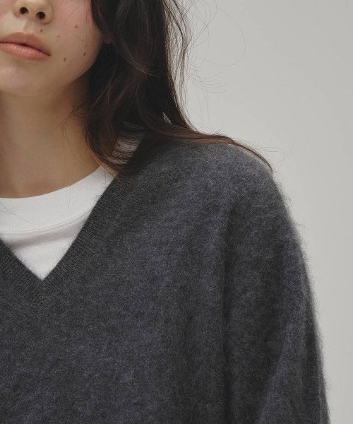 TODAYFUL(トゥデイフル)の「TODAYFUL Woolcashmere Vneck Knit ウールカシミアVネックニット/12620508(ニット/セーター・レディース・ブラウン/ブラック/チャコールグレー・ONE SIZE)」の14枚目の写真
