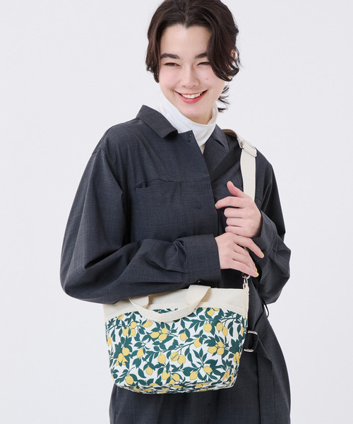 LeSportsac(レスポートサック)の「SMALL BUCKET TOTE レモンオーチャード(トートバッグ・レディース・イエロー・FREE)」の1枚目の写真