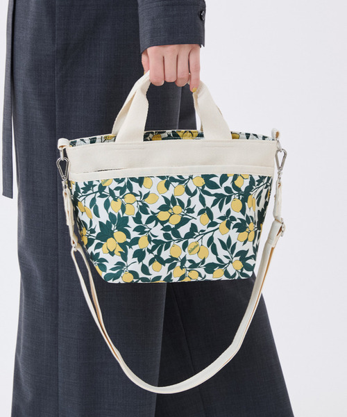 LeSportsac(レスポートサック)の「SMALL BUCKET TOTE レモンオーチャード(トートバッグ・レディース・イエロー・FREE)」の2枚目の写真