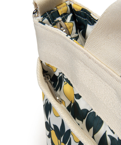 LeSportsac(レスポートサック)の「SMALL BUCKET TOTE レモンオーチャード(トートバッグ・レディース・イエロー・FREE)」の8枚目の写真