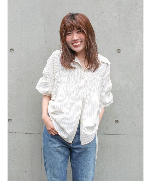 Ungrid(アングリッド)の「ハーフスリーブギャザーシャツ(シャツ/ブラウス・レディース・イエロー/ピンク/ブルー/オフホワイト/サーモンピンク/アイボリー・FREE)」の3枚目の写真
