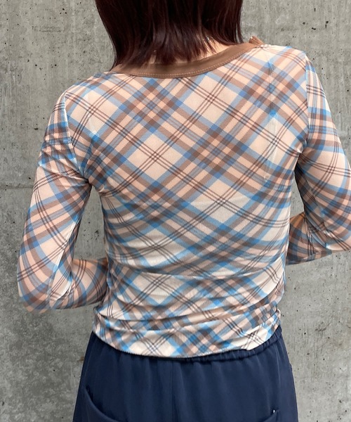 ROGER AND RAW（ロジャーアンドロウ）の「チェック柄シャーリングシアートップス（Tシャツ/カットソー・レディース・ブルー/ピンク・FREE）」の18枚目の写真