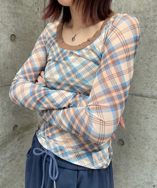 ROGER AND RAW（ロジャーアンドロウ）の「チェック柄シャーリングシアートップス（Tシャツ/カットソー・レディース・ブルー/ピンク・FREE）」の4枚目の写真
