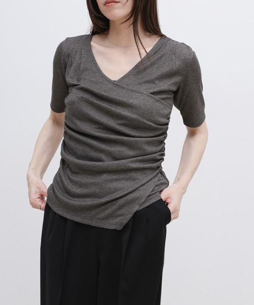 select MOCA(セレクトモカ)の「ドレープカシュクールシアーTシャツ(Tシャツ/カットソー・レディース・ブラック/アイボリー/グレー・FREE)」の2枚目の写真