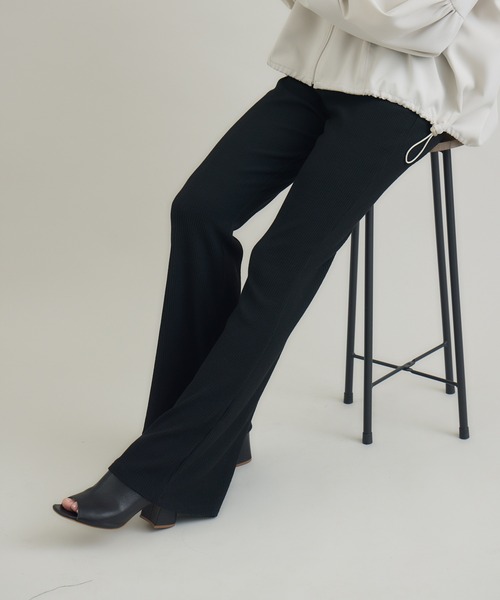 RU.TI.LE（ルチル）の「【RU.TI.LE】テレコフレアパンツ（その他パンツ・レディース・グレー/ブラック・MEDIUM）」の6枚目の写真