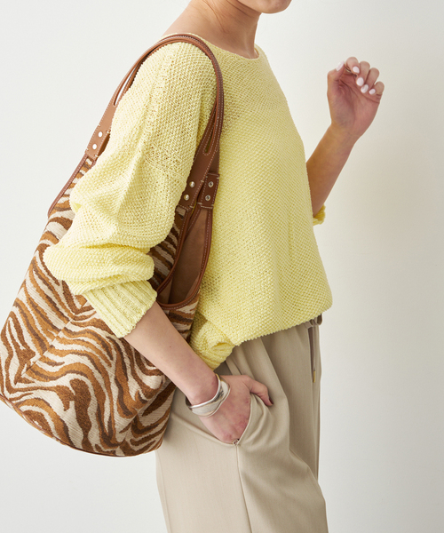 Spick & Span（スピックアンドスパン）の「《新色有り / 追加》ペーパーヤーン2WAYルーズプルオーバー（ニット/セーター・レディース・イエロー・FREE）」の2枚目の写真