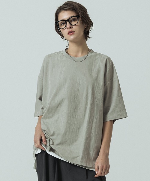 SLICK（スリック）の「【SLICK/スリック】Abstract Jacquard T-shirt/アブストラクトジャカードTシャツ（Tシャツ/カットソー・メンズ・パープル/グレイッシュベージュ/ブラック・3/2/1）」の3枚目の写真