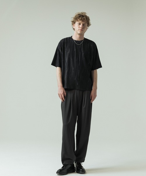 SLICK（スリック）の「【SLICK/スリック】Abstract Jacquard T-shirt/アブストラクトジャカードTシャツ（Tシャツ/カットソー・メンズ・パープル/グレイッシュベージュ/ブラック・3/2/1）」の8枚目の写真