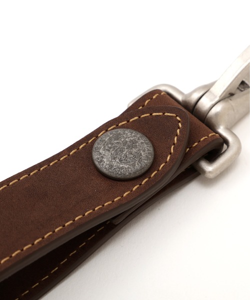 AVIREX（アヴィレックス）の「OILED COW KEY HOLDER / オイルド カウ キーホルダー / AVIREX / アヴィレックス（キーホルダー・メンズ・ブラウン・F）」の5枚目の写真