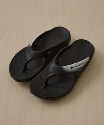 and wander（アンドワンダー）の「【and wander × OOFOS】oofos aw original recovery sandal（サンダル）」