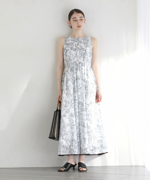 La TOTALITE（ラトータリテ）の「REMME/レメ メタルモチーフトングミュール（サンダル・レディース・ベージュ/ブラック・38/37/36）」の4枚目の写真