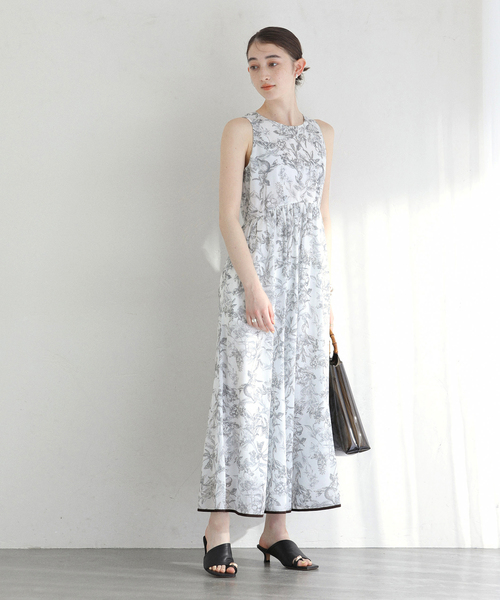 La TOTALITE（ラトータリテ）の「REMME/レメ メタルモチーフトングミュール（サンダル・レディース・ベージュ/ブラック・38/37/36）」の5枚目の写真