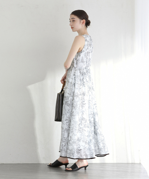 La TOTALITE（ラトータリテ）の「REMME/レメ メタルモチーフトングミュール（サンダル・レディース・ベージュ/ブラック・38/37/36）」の6枚目の写真