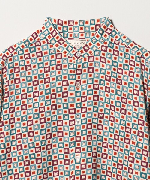 UNITED ARROWS(ユナイテッドアローズ)の「ジオメトリック プリント バンドカラーシャツ(シャツ/ブラウス・メンズ・ターコイズブルー系・M/XL/S/L)」の2枚目の写真