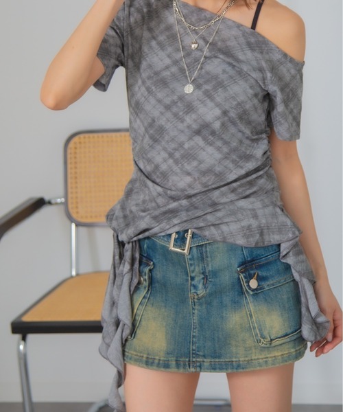 Chiina(チーナ)の「Chiina / チェック柄ワンショルダーアシメフリルカットソー(Tシャツ/カットソー・レディース・グレー/ブルー/ホワイト/ブラック・FREE)」の9枚目の写真