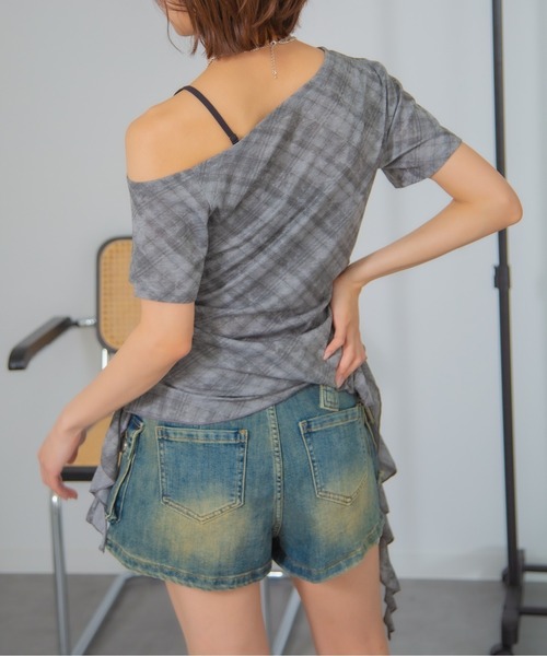 Chiina(チーナ)の「Chiina / チェック柄ワンショルダーアシメフリルカットソー(Tシャツ/カットソー・レディース・グレー/ブルー/ホワイト/ブラック・FREE)」の10枚目の写真