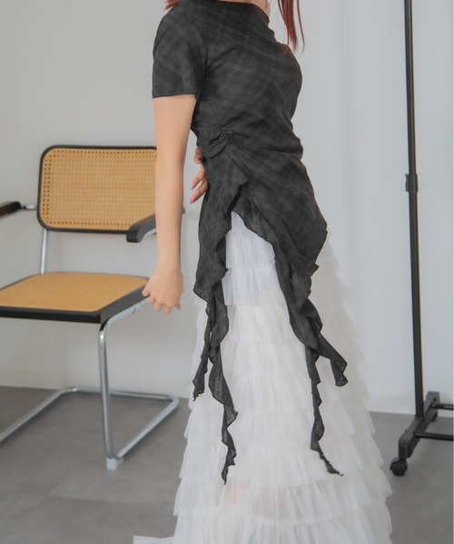 Chiina(チーナ)の「Chiina / チェック柄ワンショルダーアシメフリルカットソー(Tシャツ/カットソー・レディース・グレー/ブルー/ホワイト/ブラック・FREE)」の14枚目の写真