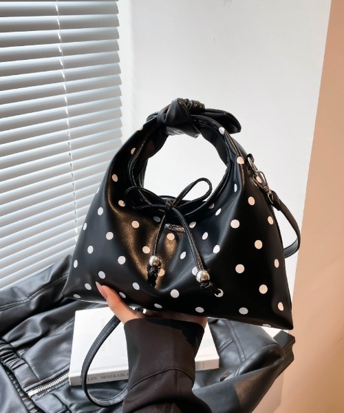 Ritzy(リッツィー)の「2WAY ドット柄 ツイストハンドルショルダーバッグ(ショルダーバッグ・レディース・ホワイト/ブラック・FREE)」の3枚目の写真