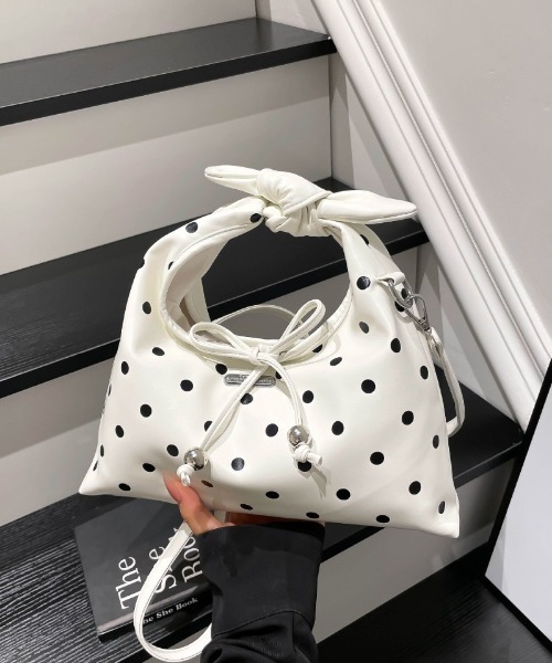 Ritzy(リッツィー)の「2WAY ドット柄 ツイストハンドルショルダーバッグ(ショルダーバッグ・レディース・ホワイト/ブラック・FREE)」の9枚目の写真