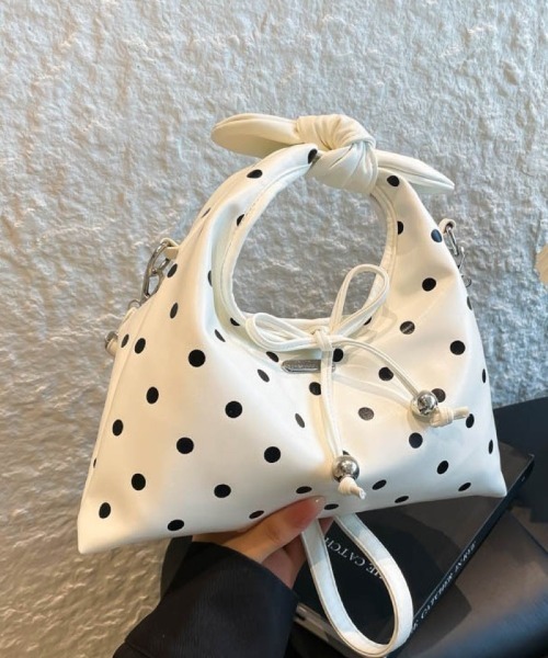 Ritzy(リッツィー)の「2WAY ドット柄 ツイストハンドルショルダーバッグ(ショルダーバッグ・レディース・ホワイト/ブラック・FREE)」の11枚目の写真