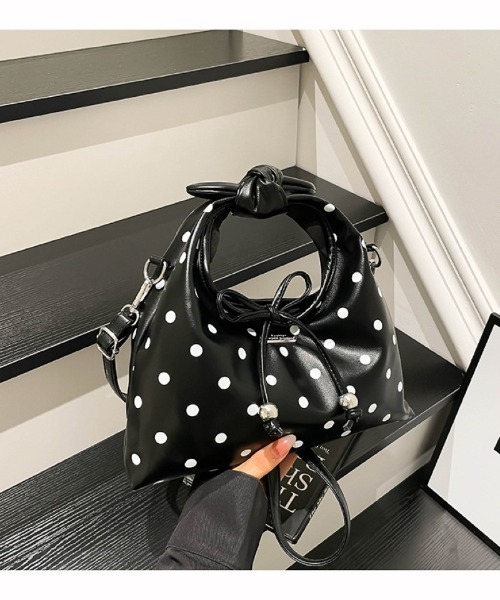 Ritzy(リッツィー)の「2WAY ドット柄 ツイストハンドルショルダーバッグ(ショルダーバッグ・レディース・ホワイト/ブラック・FREE)」の12枚目の写真