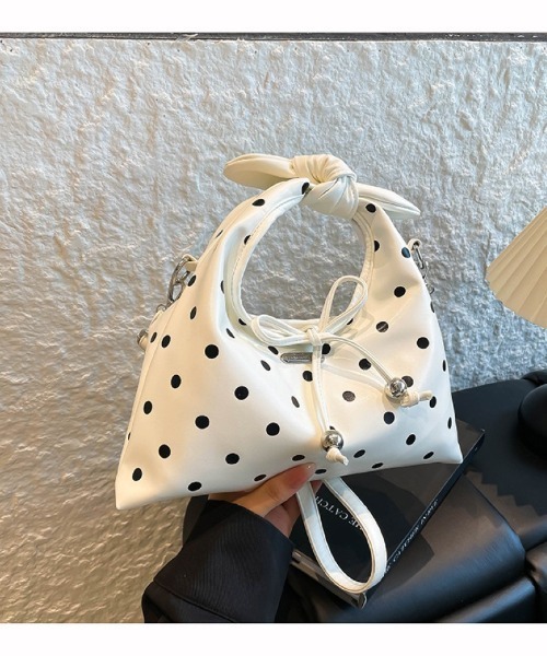Ritzy(リッツィー)の「2WAY ドット柄 ツイストハンドルショルダーバッグ(ショルダーバッグ・レディース・ホワイト/ブラック・FREE)」の13枚目の写真