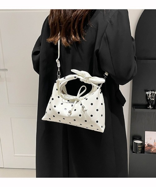 Ritzy(リッツィー)の「2WAY ドット柄 ツイストハンドルショルダーバッグ(ショルダーバッグ・レディース・ホワイト/ブラック・FREE)」の15枚目の写真