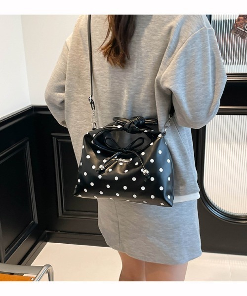 Ritzy(リッツィー)の「2WAY ドット柄 ツイストハンドルショルダーバッグ(ショルダーバッグ・レディース・ホワイト/ブラック・FREE)」の17枚目の写真