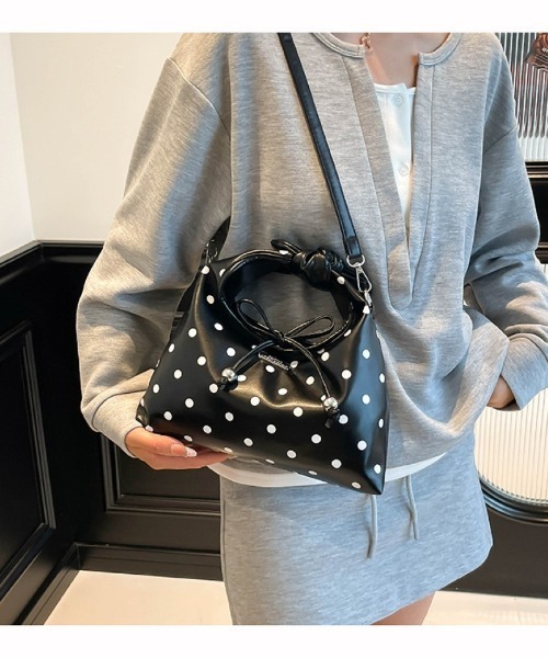 Ritzy(リッツィー)の「2WAY ドット柄 ツイストハンドルショルダーバッグ(ショルダーバッグ・レディース・ホワイト/ブラック・FREE)」の18枚目の写真