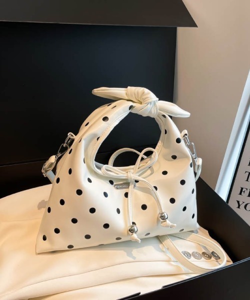 Ritzy(リッツィー)の「2WAY ドット柄 ツイストハンドルショルダーバッグ(ショルダーバッグ・レディース・ホワイト/ブラック・FREE)」の8枚目の写真