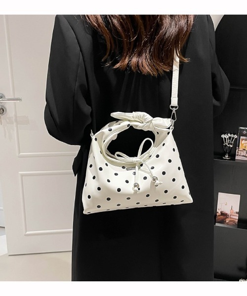 Ritzy(リッツィー)の「2WAY ドット柄 ツイストハンドルショルダーバッグ(ショルダーバッグ・レディース・ホワイト/ブラック・FREE)」の7枚目の写真