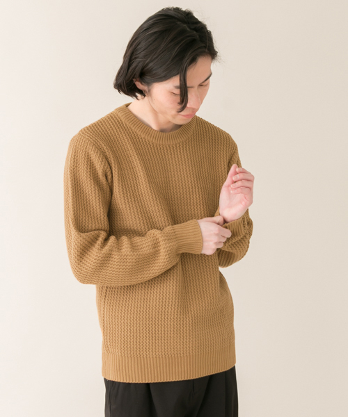 URBAN RESEARCH（アーバンリサーチ）の「UR 綿アクリル強撚クルーニット（ニット/セーター・メンズ・モカ/ブルー/ライトベージュ/レッド・LARGE/MEDIUM）」の2枚目の写真